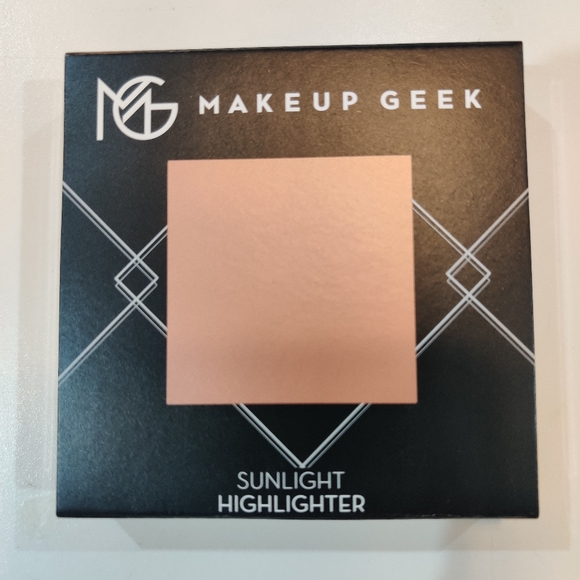 Makeup Geek "Sunlight" Highlighter - Picture 3 of 7